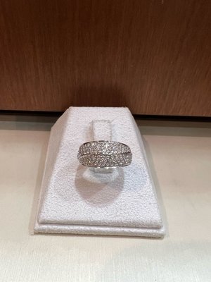 77分天然鑽石戒指，鑽石超閃亮，精選特賣商品39800元，買到賺到，立體感線戒獨特款式，只有一個賣掉不重做