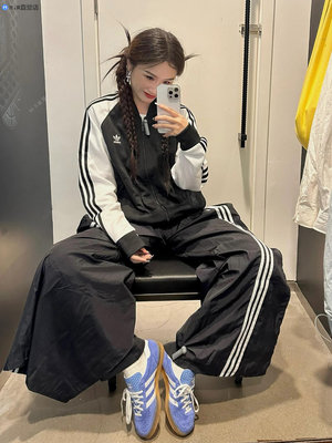 Adidas 愛迪達三葉草女子秋新款運動茄克外套IK4026