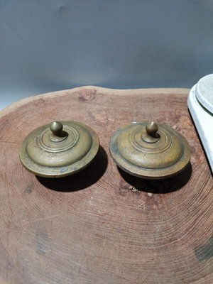 日本回流銅器古董銅供杯一對，保真包老，全品。皮殼很老，厚重，【店主收藏】25457