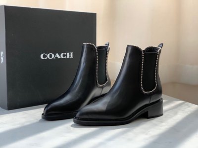 現貨#COACH 新款 短靴 靴子 低跟 經典百搭 牛皮搭配真珠設計 簡約優雅 黑色簡約