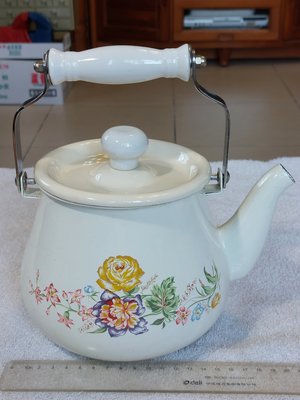 茶壺(2)~~早期琺瑯茶壺.水壺~~台製~~花朵~~KOBE~~容量約2000CC