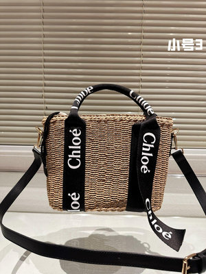 【二手包包】chloe這個新款草編包菜籃子印logo的手提袋和皮肩帶還有草編的組合真的好清爽炒適合海邊，是屬 NO227373