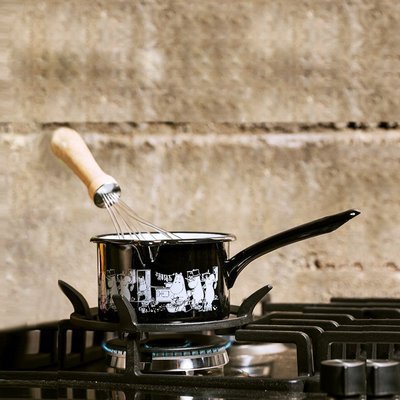 特賣-琺瑯鍋芬蘭muurla搪瓷餐具Moomin姆明在廚房系列琺瑯燉鍋奶鍋砧板食盤燉鍋