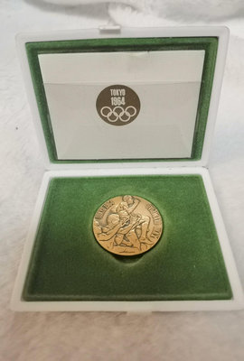 1964東京奧運會紀念章，紀念幣 原盒。9200