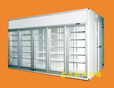 鑫忠廚房設備-餐飲設備：後補式組合冷凍/冷藏玻璃展示冰箱-賣場有水槽-快速爐-工作台-西餐爐