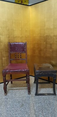 @@@六合堂@@@日本時代古董早期高級彈簧醫生椅~。年代久遠~看診高級彈簧椅~。檜木木~巴洛克風格。 一對。新年新氣象，