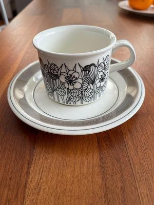 芬蘭Arabia Krokus灰仙草咖啡杯碟