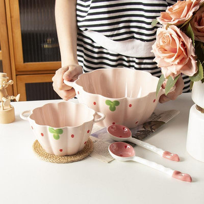 新款高顏值餐具 少女心粉nainai草莓圖案南瓜碗勺 家用陶瓷可愛飯碗 甜品沙拉碗 拉麵碗 溫馨又實用的餐具