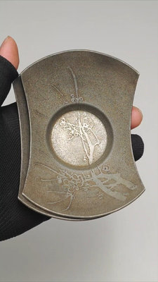 日本老錫杯托 茶托 兩只 梅花紋 背部有落款（認不清）尺寸1