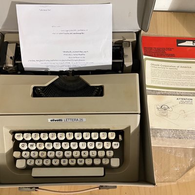 義大利 1975’s 打字機 Olivetti LETTERA25