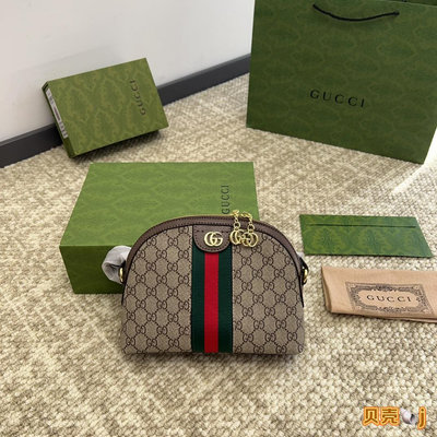 【二手包包】（）酷奇Gucci經典爆款 斜挎貝殼包 高品質牛皮面料   超精致做工 以華麗高貴的外形成為當下 NO243576
