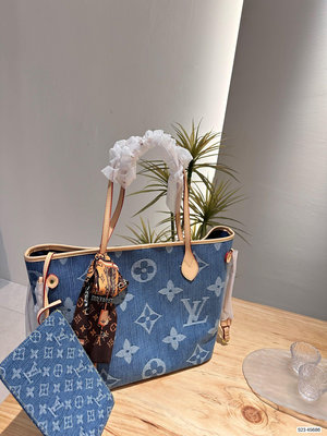 【二手包包】LV 牛仔托特包，今年太流行了這個包也巨美呀我真的太喜歡這種風格了~ 超可愛一眼心動 包包容量很 NO275968