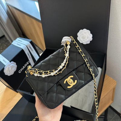 【二手包包】折疊Chanel24r可愛的珍珠方胖子包包r這只胖乎乎的可愛又精致～黑色超級百搭尺寸17cm NO83721