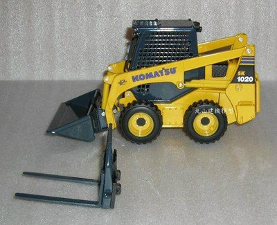 [丸山建機模型店]--- KOMATSU SK1020 1/25 輪胎式山貓鏟裝機模型