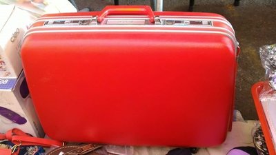 復古紅色二手行李箱