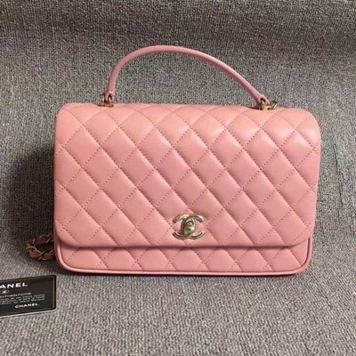 專櫃正品 香奈兒 CHANEL 2018 新款 郵差包 粉色 小羊皮 金鍊（全新福利品！優惠出清換現金）