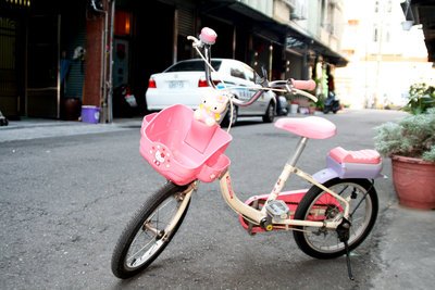 正版兒童自行車 Hello Kitty 小女孩凱蒂公主童車