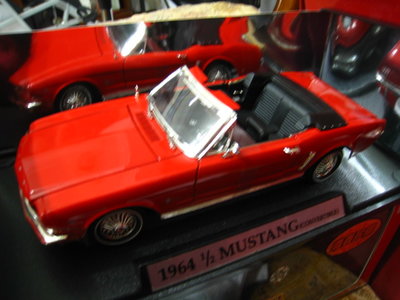 ミニカー 1/18 フォード ムスタング 1964 インディ500 ペースカー-