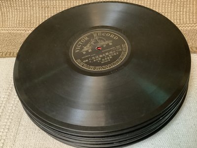 【黑狗兄】早期日本懷舊老蟲膠電木唱片 留聲機唱片20張～CE31R