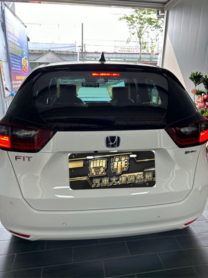 南投草屯（豐華汽車大樓隔熱紙) 新車入庫{本田FIT}前2窗安裝Car Life專用汽車窗簾-時尚水晶黑