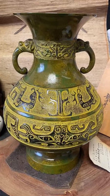 日本回流精工銅花瓶，饕餮紋飾浮雕雙耳花瓶，日本銅花瓶，翡翠色