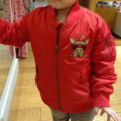 （出清價900）限定款📣出清賠售不議價/ 極新 baby GAP 金豬紅色飛行風衣 夾克 鋪棉外套 5T