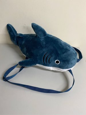  鯊魚後背包 22英吋 造型包（全新-娃娃機台夾出）娃娃機台夾出，不介意再下標