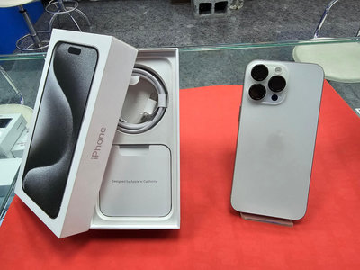 台南E時代手機通apple I15 PRO MAX 256G(二手)6.7吋 白色 歡迎門市自取下標請先私訊/外觀超新