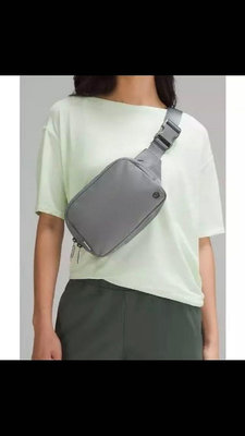 加拿大lululemon Everywhere Belt Bag 胸包/腰包 大號 Large 2L 時尚灰色