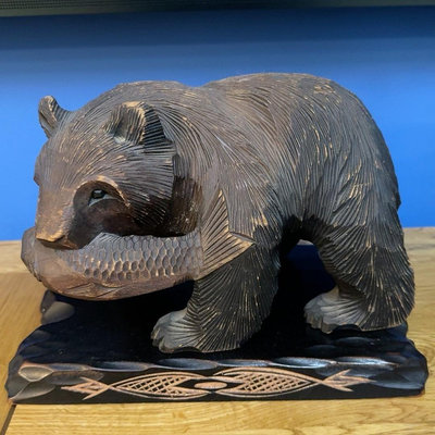 日本中古北海道實木熊叼魚，一木雕刻，帶底座一套價格31784