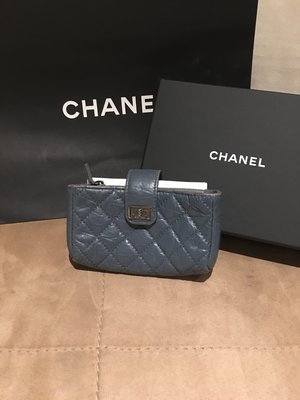 Chanel香奈兒經典2.55 reissue系列-灰藍色配銀扣手揉牛皮吸扣式小包/卡片包/零錢包/名皮夾/隨身小包