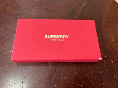 Burberry 紅色 盒子