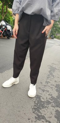 蘋果樹 韓國服飾~ 推薦款【 特 】JUN前釦鬆緊腰帶西裝褲 男友褲版型。黑色 M XL