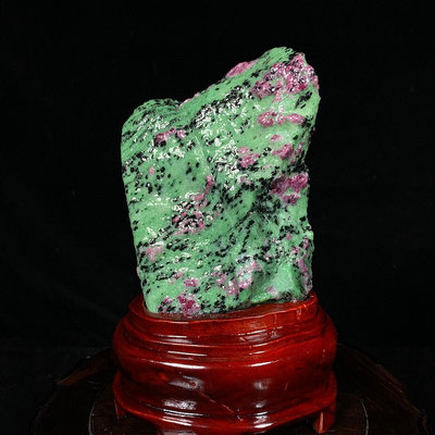 緬甸紅綠寶 天然原礦帶座高16×8.5×5厘米 重1.05公斤 18030 奇石 擺件【九州拍賣】