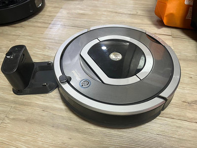 奇機巨蛋【iRobot】二手出清 Roomba 780 掃地機器人 定時自動吸塵器 已清潔保養