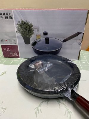 ゞ媽咪小舖﹏╭°愛佳寶碳鋼圓形平煎鍋/不沾鍋/炒菜鍋/炒鍋26cm
