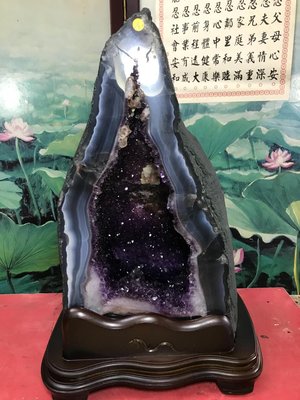 異像水晶~ 艷紫色24.2公斤天然千層瑪瑙方解極光共生紫水晶洞((巴西紫水晶洞)) 藏風 納氣