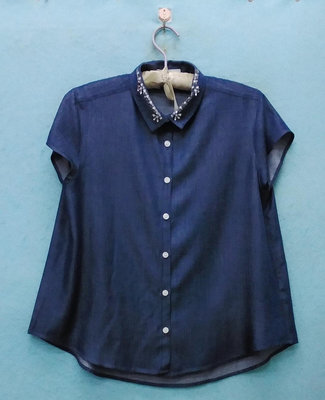 日本專櫃品牌 GLOBAL WORK 漂亮深藍色超舒適嫘縈棉質輕薄牛仔襯衫 100%嫘縈 M號