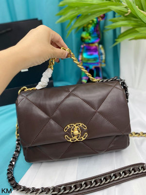 【二手包包】Chanel 19bag 一眼相中這顆絲滑巧克力 帶著精巧復古的氛圍感 精致做工 顏值兼備不能 NO99981