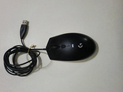 Logitech 羅技 G90 光電遊戲滑鼠 解析度 ： 250 dpi - 2500 dpi