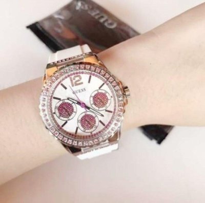 GUESS女士手錶(W0032L6)海報款鑲嵌粉色水晶鑽 白色矽膠錶帶 石英 女士手錶W0032L6