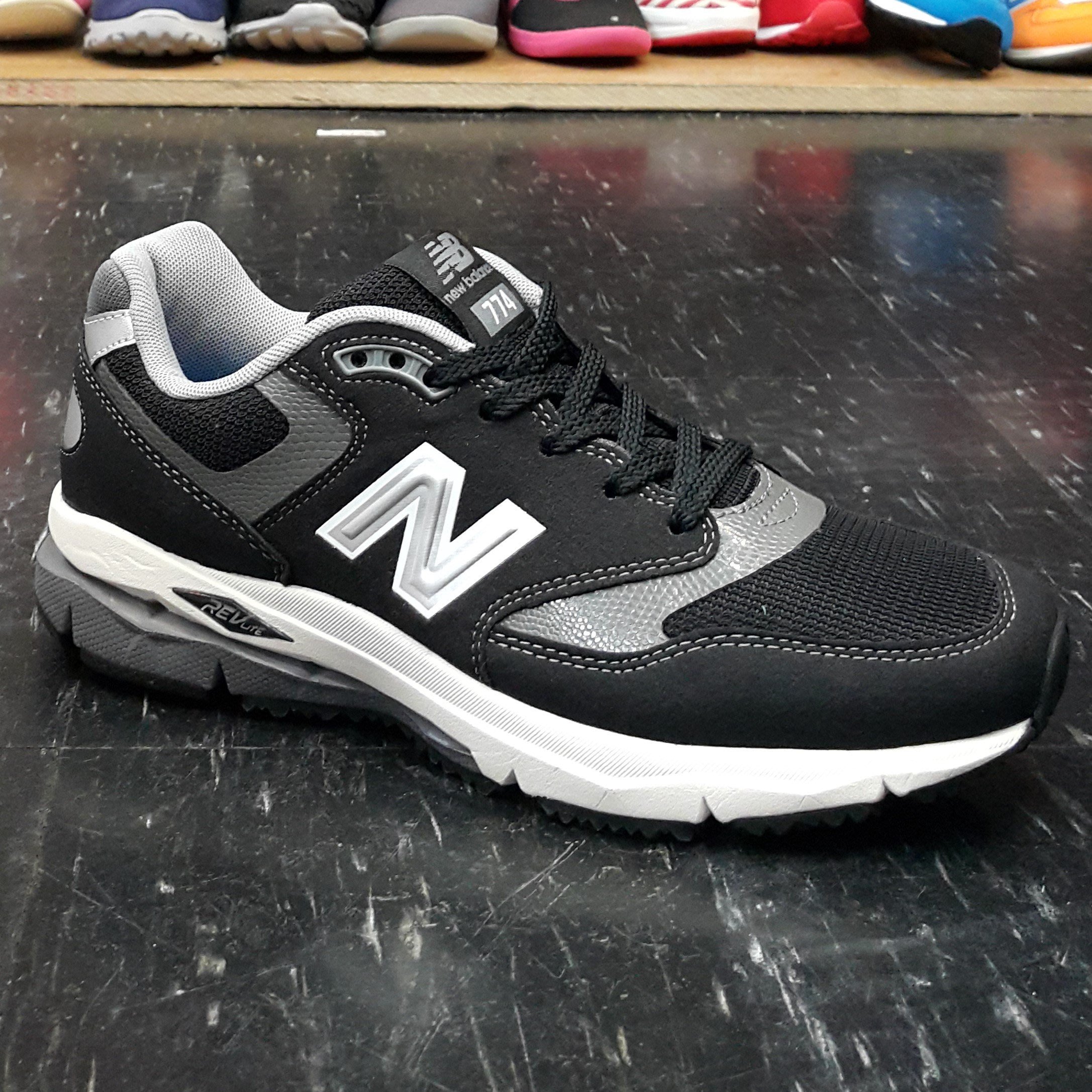 offerta new balance 774