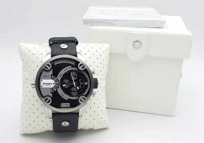 DIESEL LITTLE DADDY系列 黑色面錶盤 黑色皮革錶帶 石英  三眼計時 男士手錶 DZ7256