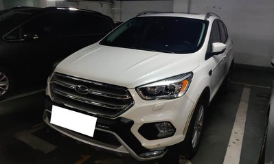 車主寄賣 2017 年 KUGA 4WD 台南某銀行職員換車 託售
