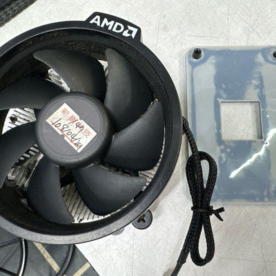 在地台南人可面交，售二手 CPU Amd Rosen 3 3200 ￼AMD 3.6GHz 4核心 中央處理器R3 含風扇