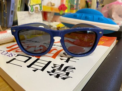 Hiponi CH321-2 兒童偏光太陽眼鏡（台灣製）狀況良好附UFO造型眼鏡盒
