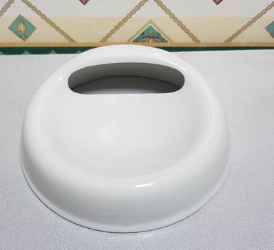 時尚高雅 陶瓷肥皂盤 圓形肥皂架 品相良好 白色 尺寸：12x12x4cm