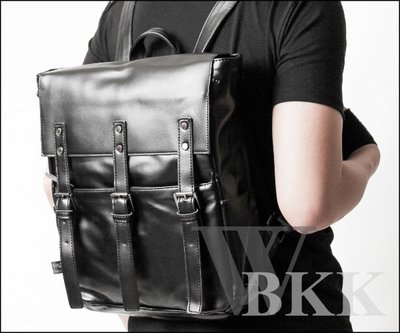 [WBKK] 曼谷空運學院風三扣帶皮革後背包 (黑色) (原價1180)