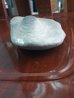 火山錐造型金瓜石，磁鐵可吸附，置於地下室