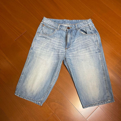（Size M) wrangler 淺色牛仔短褲 （3M櫃左R)